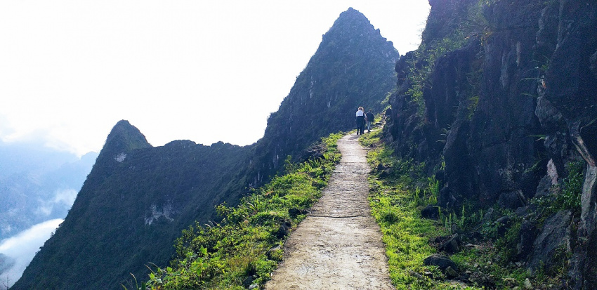 Đường lên vách đá trắng